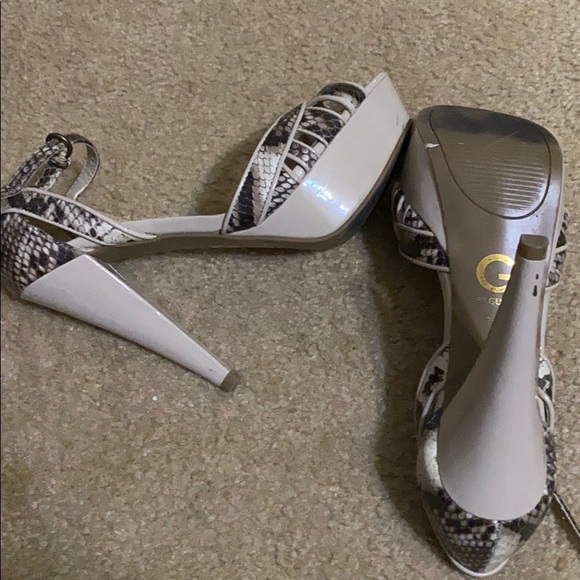 Neutral snake print heels - Picture 4 of 4
